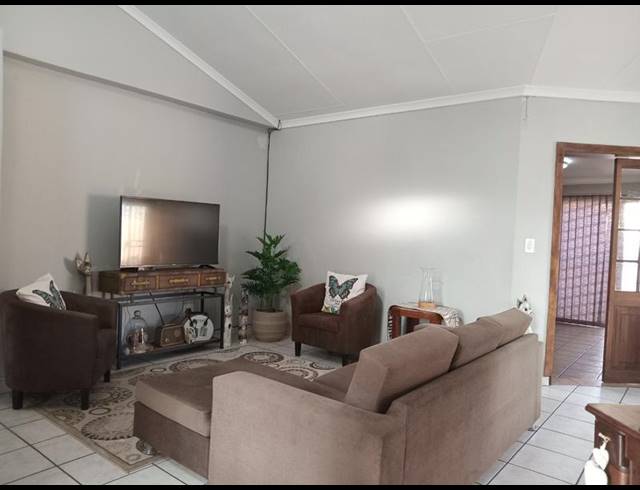 3 BEDROOM HOUSE FOR SALE IN CULEMBORG PARK